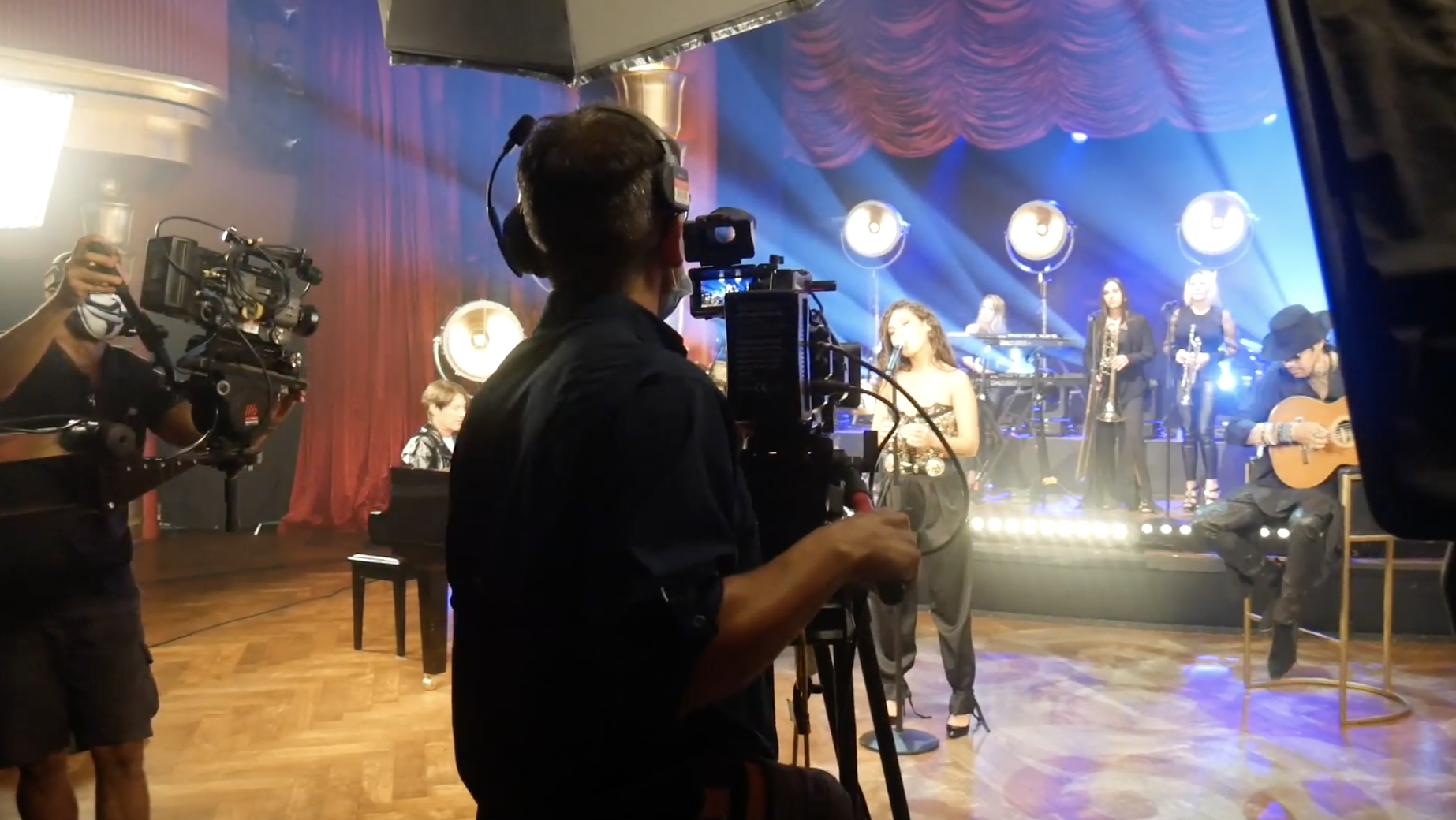 Piano y Mujer behind the scenes — image 5